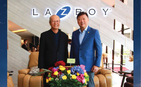 The atmosphere of the La-Z-Boy event, a thank you party for partners, and a celebration of the opening of a new gallery at Pinklao.