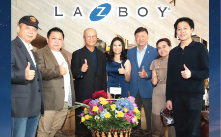 The atmosphere of the La-Z-Boy event, a thank you party for partners, and a celebration of the opening of a new gallery at Pinklao.