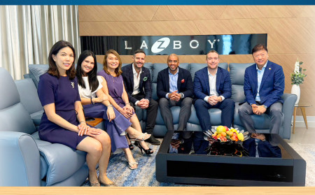 ผู้บริหารจาก La-Z-Boy International เยี่ยมชม เล-ซี-บอย แกลเลอรี ประเทศไทย